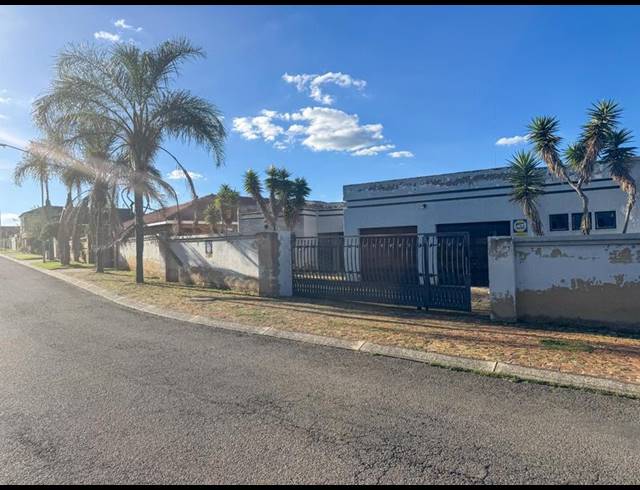 3 BEDROOM HOUSE FOR SALE IN MONDEOR